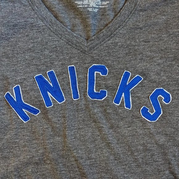 Classic Women's Official Knicks V-Neck T-shirt with Patch Lettering, Size Small - Picture 4 of 6